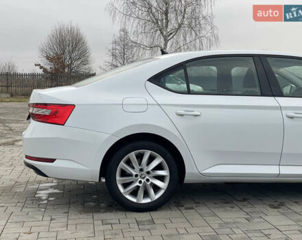 Белый Шкода Суперб, объемом двигателя 2 л и пробегом 255 тыс. км за 14999 $, фото 30 на Automoto.ua