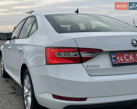 Белый Шкода Суперб, объемом двигателя 2 л и пробегом 255 тыс. км за 14999 $, фото 4 на Automoto.ua