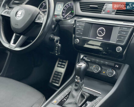 Белый Шкода Суперб, объемом двигателя 2 л и пробегом 255 тыс. км за 14999 $, фото 12 на Automoto.ua