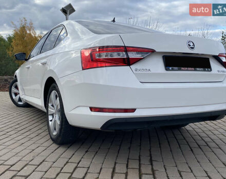 Білий Шкода Суперб, об'ємом двигуна 2 л та пробігом 212 тис. км за 13400 $, фото 6 на Automoto.ua