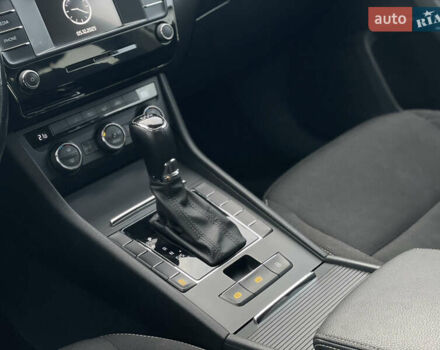 Белый Шкода Суперб, объемом двигателя 2 л и пробегом 255 тыс. км за 14999 $, фото 11 на Automoto.ua