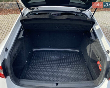 Білий Шкода Суперб, об'ємом двигуна 2 л та пробігом 210 тис. км за 13999 $, фото 21 на Automoto.ua