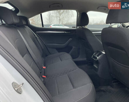 Белый Шкода Суперб, объемом двигателя 2 л и пробегом 255 тыс. км за 14999 $, фото 45 на Automoto.ua