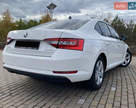 Білий Шкода Суперб, об'ємом двигуна 2 л та пробігом 212 тис. км за 13400 $, фото 7 на Automoto.ua