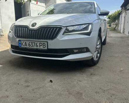 Белый Шкода Суперб, объемом двигателя 1.8 л и пробегом 209 тыс. км за 16500 $, фото 2 на Automoto.ua