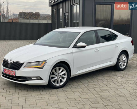 Белый Шкода Суперб, объемом двигателя 2 л и пробегом 255 тыс. км за 14999 $, фото 1 на Automoto.ua