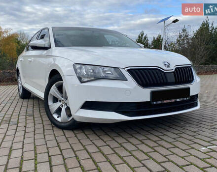 Білий Шкода Суперб, об'ємом двигуна 2 л та пробігом 212 тис. км за 13400 $, фото 8 на Automoto.ua