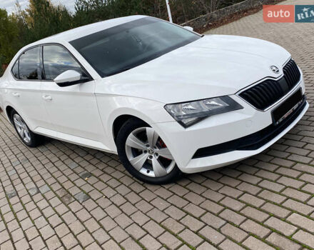 Білий Шкода Суперб, об'ємом двигуна 2 л та пробігом 212 тис. км за 13400 $, фото 3 на Automoto.ua