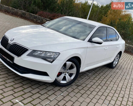 Білий Шкода Суперб, об'ємом двигуна 2 л та пробігом 212 тис. км за 13400 $, фото 2 на Automoto.ua