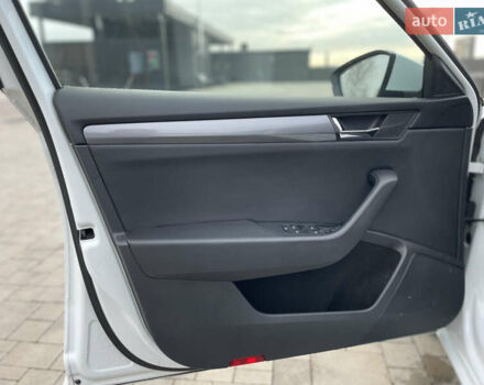 Белый Шкода Суперб, объемом двигателя 2 л и пробегом 255 тыс. км за 14999 $, фото 48 на Automoto.ua