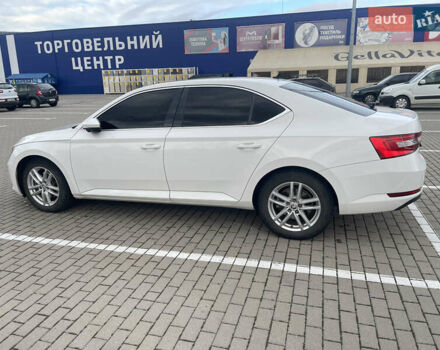 Белый Шкода Суперб, объемом двигателя 1.6 л и пробегом 280 тыс. км за 14500 $, фото 7 на Automoto.ua