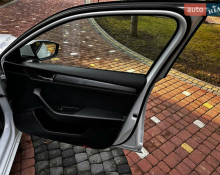 Белый Шкода Суперб, объемом двигателя 2 л и пробегом 255 тыс. км за 15500 $, фото 32 на Automoto.ua