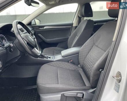 Белый Шкода Суперб, объемом двигателя 2 л и пробегом 255 тыс. км за 14999 $, фото 18 на Automoto.ua