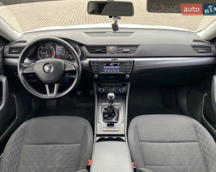 Білий Шкода Суперб, об'ємом двигуна 2 л та пробігом 212 тис. км за 13400 $, фото 21 на Automoto.ua