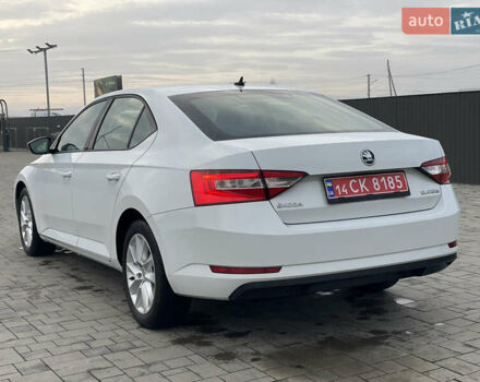 Белый Шкода Суперб, объемом двигателя 2 л и пробегом 255 тыс. км за 14999 $, фото 26 на Automoto.ua