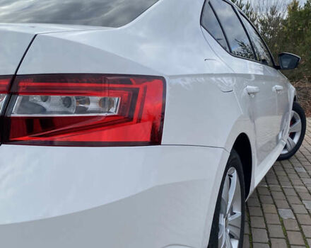 Білий Шкода Суперб, об'ємом двигуна 2 л та пробігом 210 тис. км за 13999 $, фото 12 на Automoto.ua