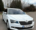 Белый Шкода Суперб, объемом двигателя 2 л и пробегом 217 тыс. км за 21000 $, фото 1 на Automoto.ua