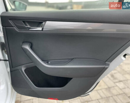 Белый Шкода Суперб, объемом двигателя 2 л и пробегом 255 тыс. км за 14999 $, фото 51 на Automoto.ua