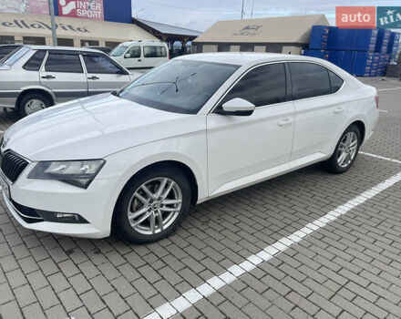 Белый Шкода Суперб, объемом двигателя 1.6 л и пробегом 280 тыс. км за 14500 $, фото 3 на Automoto.ua