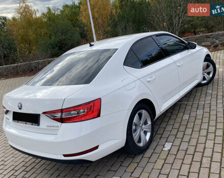 Білий Шкода Суперб, об'ємом двигуна 2 л та пробігом 212 тис. км за 13400 $, фото 17 на Automoto.ua