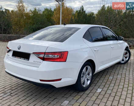 Білий Шкода Суперб, об'ємом двигуна 2 л та пробігом 212 тис. км за 13400 $, фото 5 на Automoto.ua