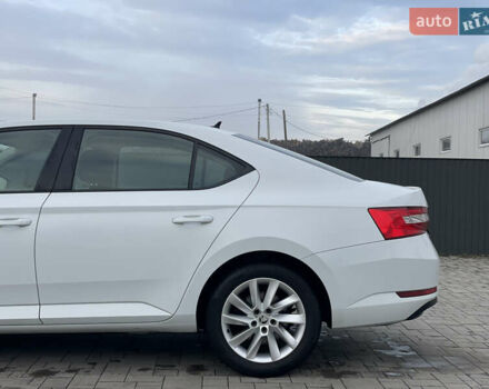 Белый Шкода Суперб, объемом двигателя 2 л и пробегом 255 тыс. км за 14999 $, фото 24 на Automoto.ua