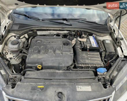 Білий Шкода Суперб, об'ємом двигуна 2 л та пробігом 210 тис. км за 13999 $, фото 39 на Automoto.ua