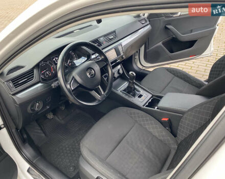 Білий Шкода Суперб, об'ємом двигуна 2 л та пробігом 210 тис. км за 13999 $, фото 34 на Automoto.ua