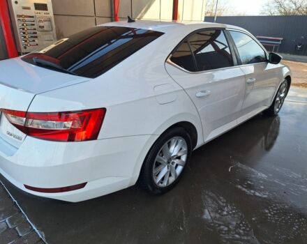 Белый Шкода Суперб, объемом двигателя 2 л и пробегом 252 тыс. км за 14399 $, фото 1 на Automoto.ua