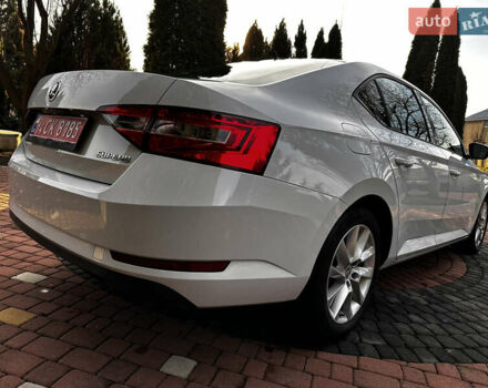 Белый Шкода Суперб, объемом двигателя 2 л и пробегом 255 тыс. км за 15500 $, фото 10 на Automoto.ua