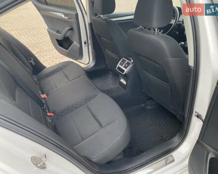 Білий Шкода Суперб, об'ємом двигуна 2 л та пробігом 210 тис. км за 13999 $, фото 33 на Automoto.ua