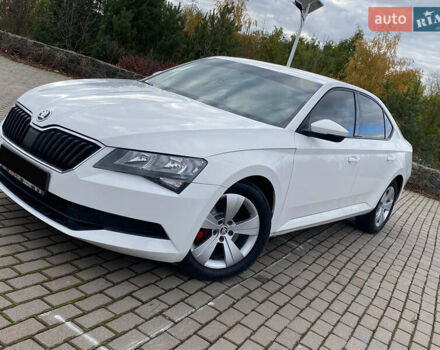 Білий Шкода Суперб, об'ємом двигуна 2 л та пробігом 212 тис. км за 13400 $, фото 10 на Automoto.ua