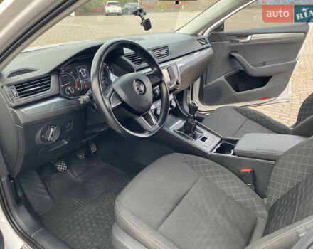 Білий Шкода Суперб, об'ємом двигуна 2 л та пробігом 210 тис. км за 13999 $, фото 35 на Automoto.ua