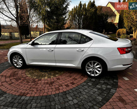 Белый Шкода Суперб, объемом двигателя 2 л и пробегом 255 тыс. км за 15500 $, фото 2 на Automoto.ua