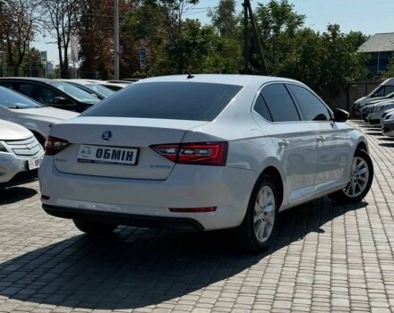 Белый Шкода Суперб, объемом двигателя 0 л и пробегом 209 тыс. км за 16500 $, фото 1 на Automoto.ua