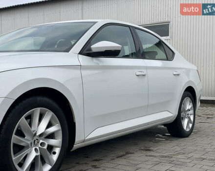 Белый Шкода Суперб, объемом двигателя 2 л и пробегом 255 тыс. км за 14999 $, фото 22 на Automoto.ua