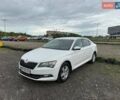 Белый Шкода Суперб, объемом двигателя 1.8 л и пробегом 220 тыс. км за 13900 $, фото 2 на Automoto.ua