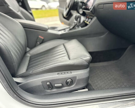 Шкода Суперб 2017 у Мукачеве на Automoto.ua Білий Шкода Суперб, об'ємом двигуна 1.8 л та пробігом 220 тис. км за 18000 $, фото 25 на Automoto.ua