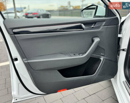 Шкода Суперб 2017 у Мукачеве на Automoto.ua Білий Шкода Суперб, об'ємом двигуна 1.8 л та пробігом 220 тис. км за 18000 $, фото 13 на Automoto.ua