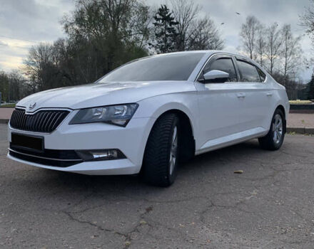 Белый Шкода Суперб, объемом двигателя 1.8 л и пробегом 240 тыс. км за 11700 $, фото 3 на Automoto.ua