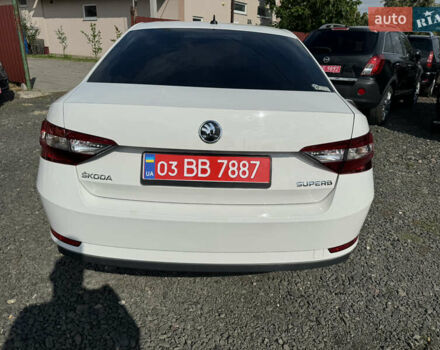 Белый Шкода Суперб, объемом двигателя 1.6 л и пробегом 240 тыс. км за 13500 $, фото 5 на Automoto.ua