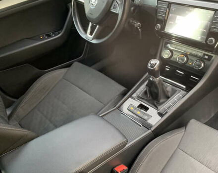 Белый Шкода Суперб, объемом двигателя 1.8 л и пробегом 240 тыс. км за 11700 $, фото 11 на Automoto.ua