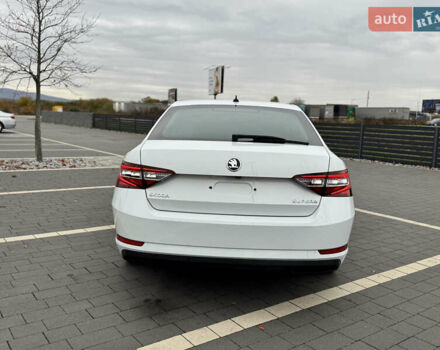 Шкода Суперб 2017 у Мукачеве на Automoto.ua Білий Шкода Суперб, об'ємом двигуна 1.8 л та пробігом 220 тис. км за 18000 $, фото 6 на Automoto.ua