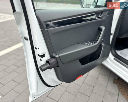 Шкода Суперб 2017 у Мукачеве на Automoto.ua Білий Шкода Суперб, об'ємом двигуна 1.8 л та пробігом 220 тис. км за 18000 $, фото 19 на Automoto.ua