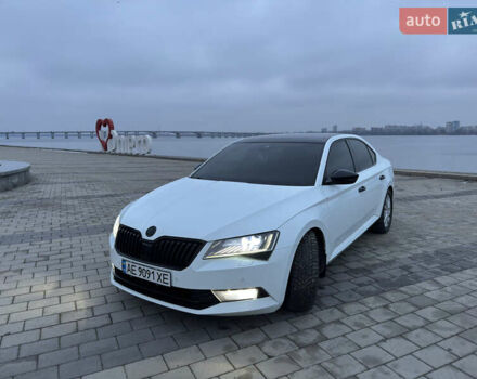 Белый Шкода Суперб, объемом двигателя 1.97 л и пробегом 169 тыс. км за 22000 $, фото 3 на Automoto.ua