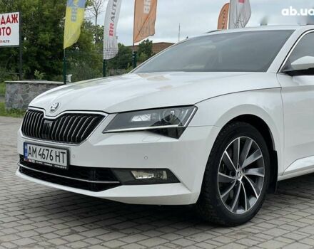 Белый Шкода Суперб, объемом двигателя 2 л и пробегом 300 тыс. км за 17555 $, фото 3 на Automoto.ua