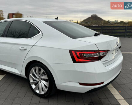 Шкода Суперб 2017 у Мукачеве на Automoto.ua Білий Шкода Суперб, об'ємом двигуна 1.8 л та пробігом 220 тис. км за 18000 $, фото 8 на Automoto.ua