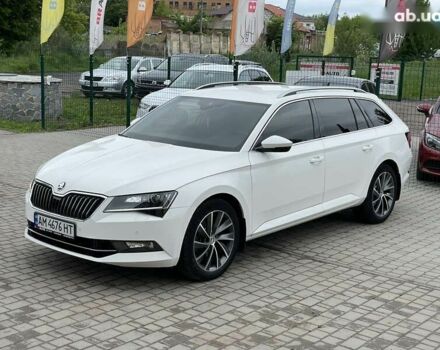 Белый Шкода Суперб, объемом двигателя 2 л и пробегом 300 тыс. км за 17555 $, фото 1 на Automoto.ua