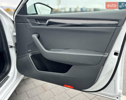 Шкода Суперб 2017 у Мукачеве на Automoto.ua Білий Шкода Суперб, об'ємом двигуна 1.8 л та пробігом 220 тис. км за 18000 $, фото 24 на Automoto.ua