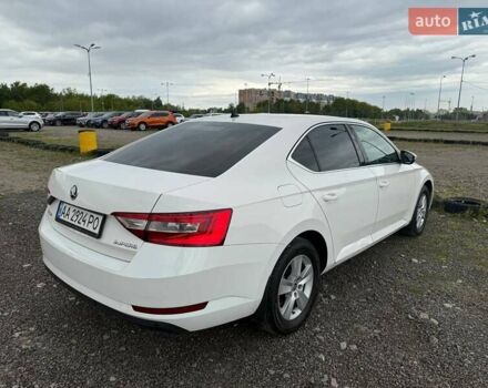 Белый Шкода Суперб, объемом двигателя 1.8 л и пробегом 220 тыс. км за 13900 $, фото 5 на Automoto.ua